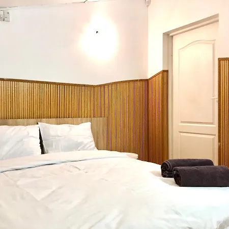 Hostel Compass Station